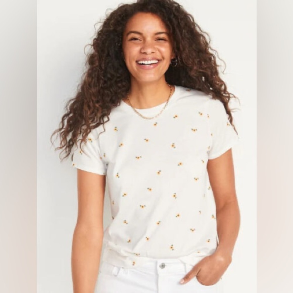 🌻 NWT Short Sleeve Cotton Tee with SUNFLOWER PRINT!! 🌻